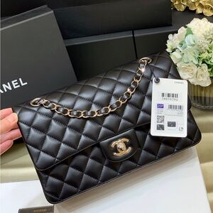 Chanel Black Quilted Shoulder Bag with Gold Chain